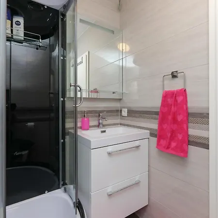 2 Bedroom Lovely In Praznica Σπίτι διακοπών Pražnice