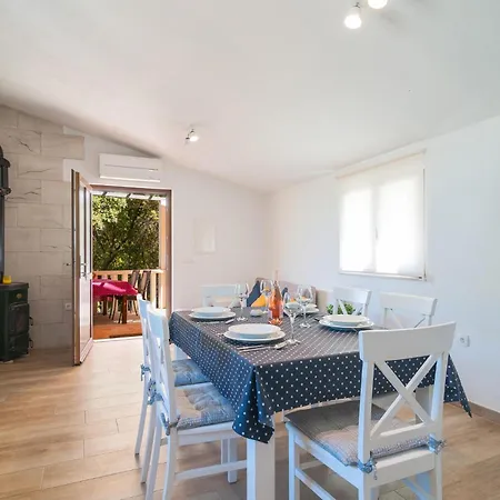 2 Bedroom Lovely In Praznica