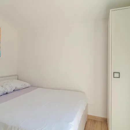 2 Bedroom Lovely In Praznica Pražnice
